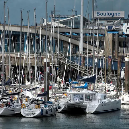 Le Carre D'opale Au Pied Des Remparts 滨海布洛涅